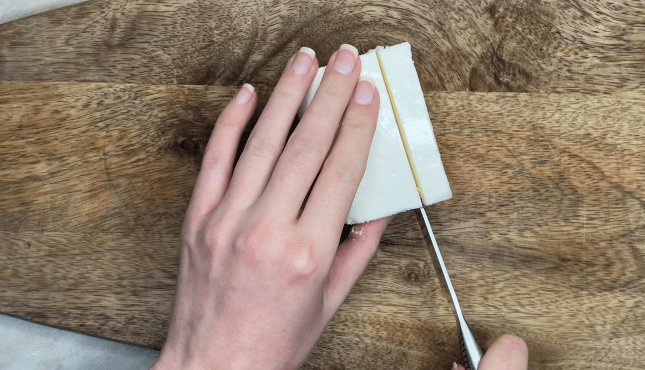 Кулінари поділились рецептом смачного салату з буряка, який сподобається всім. Фото: YouTube Прості Рецепти