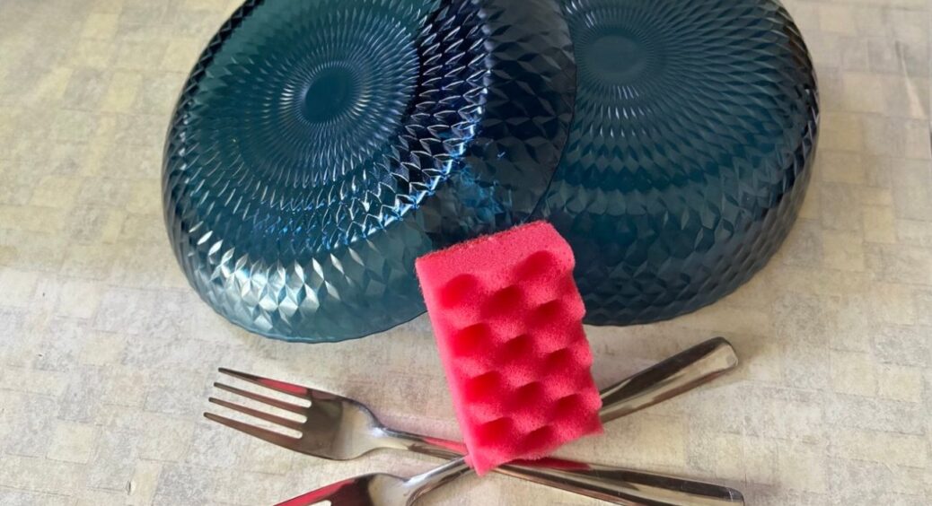 Хитрість свекрухи: додайте 0,5 чайної ложки – і засобу для миття посуду вистачає не на місяць, а на 2 