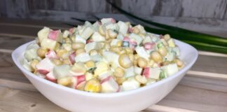 Кулінари розповіли, як приготувати смачний крабовий салат без майонезу. Фото: YouTube Onyshkevychi