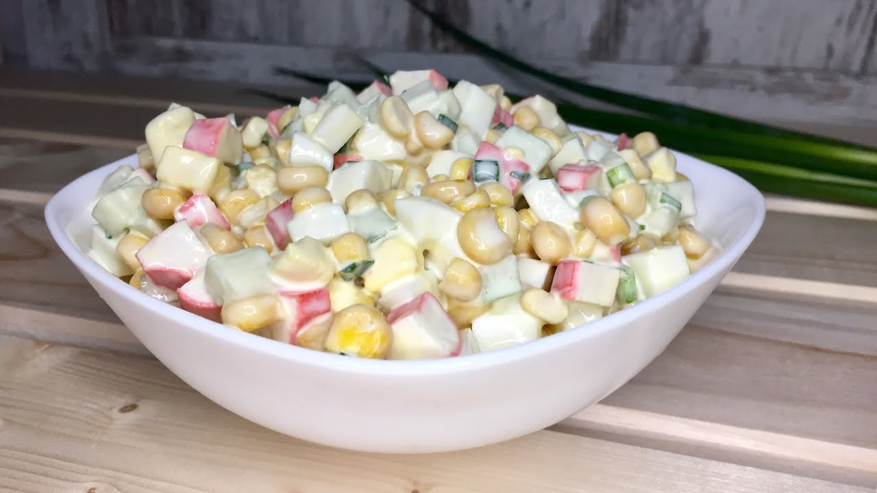 Кулінари розповіли, як приготувати смачний крабовий салат без майонезу. Фото: YouTube Onyshkevychi