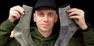 Городники розповіли, як із користю використовувати діряві шкарпетки на дачі. Фото: YouTube Лішоп