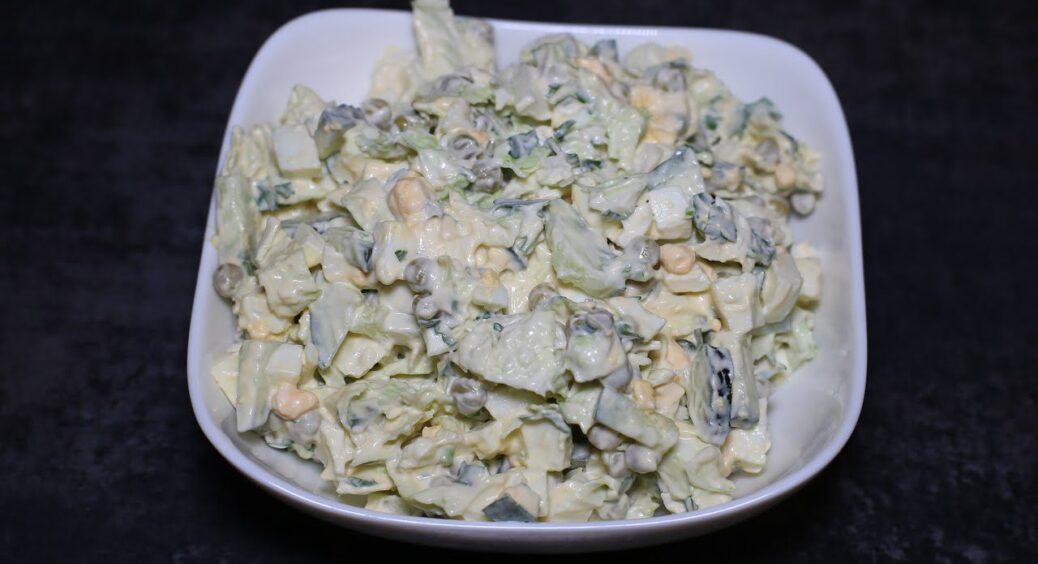 Лінивий салат з пекінською капустою, для якого “пекінку” треба брати мішками – бо швидко з’їдається 