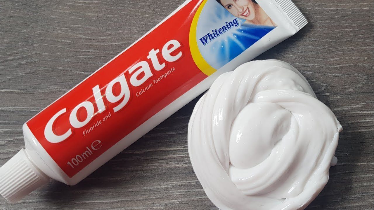 Господині розповіли, як використовувати зубну пасту для прибирання. Фото: YouTube MARFFA