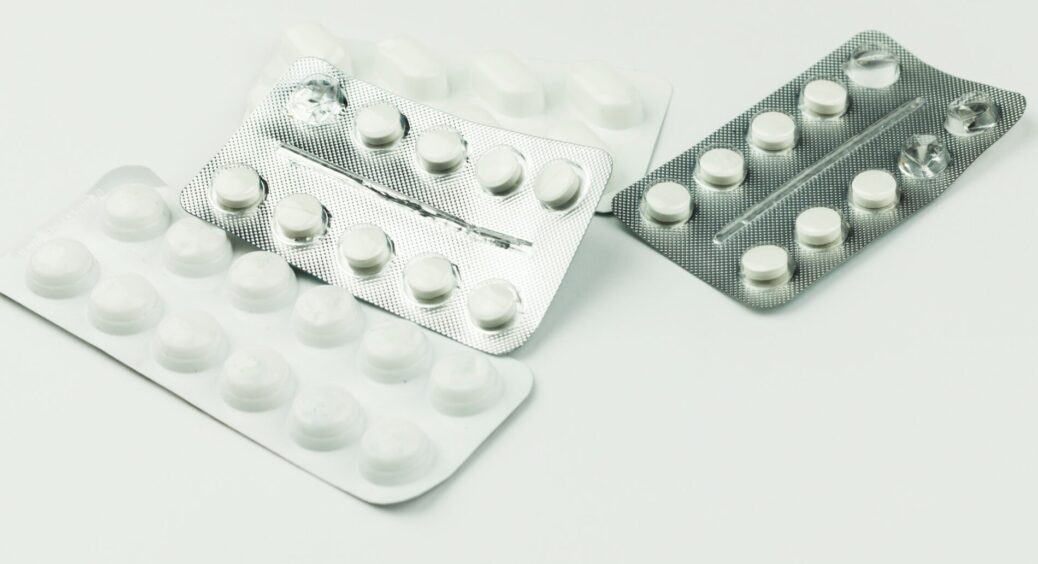 Ніколи не викидаю блістери з-під пігулок: вони виручають мене в 1 дуже скрутній ситуації – результат дивує 