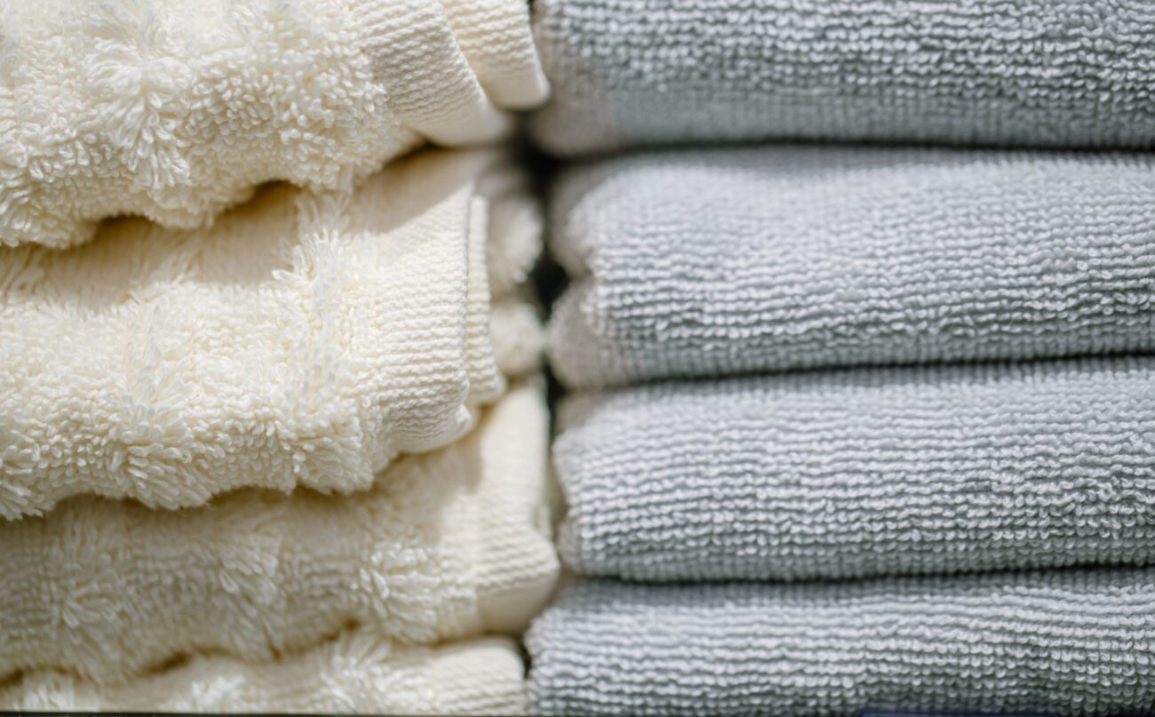 Господині розповіли, як правильно прати рушники, щоб повернути їм м'якість. Фото: Freepik