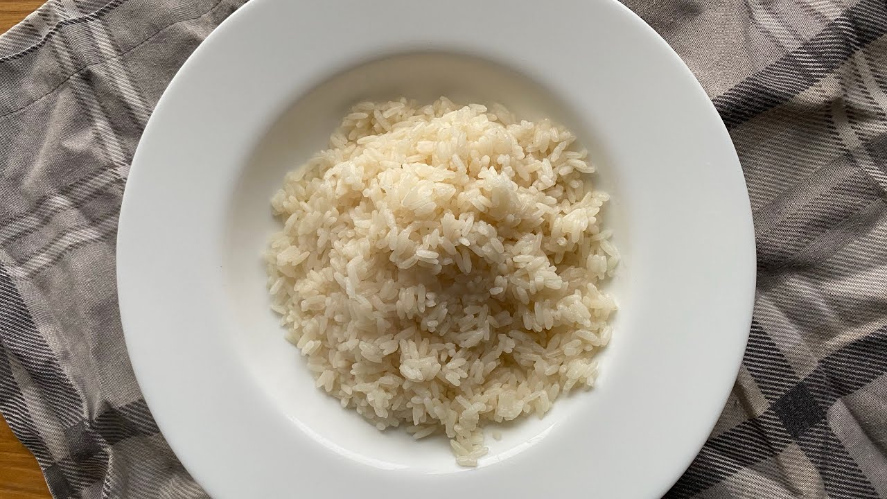 Шеф-кухарі розповіли, як правильно приготувати рис у домашніх умовах. Фото: YouTube Мій обід