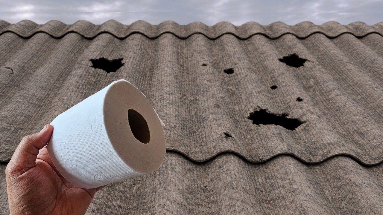 Господарі розповіли, як надійно і бюджетно залатати дірки та тріщини в покрівлі. Фото: YouTube Cantinho de casa