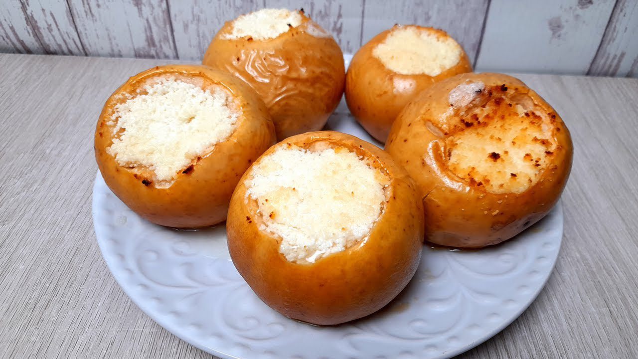 Кулінари поділилися рецептом дуже корисного десерту із сиру та яблук до чаю. Фото: YouTube ВСЕ ПРОСТО