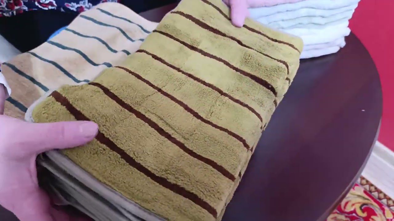 Господині розповіли, як зробити кухонні рушники ідеально чистими без замочування. Фото: YouTube Магазин Парус