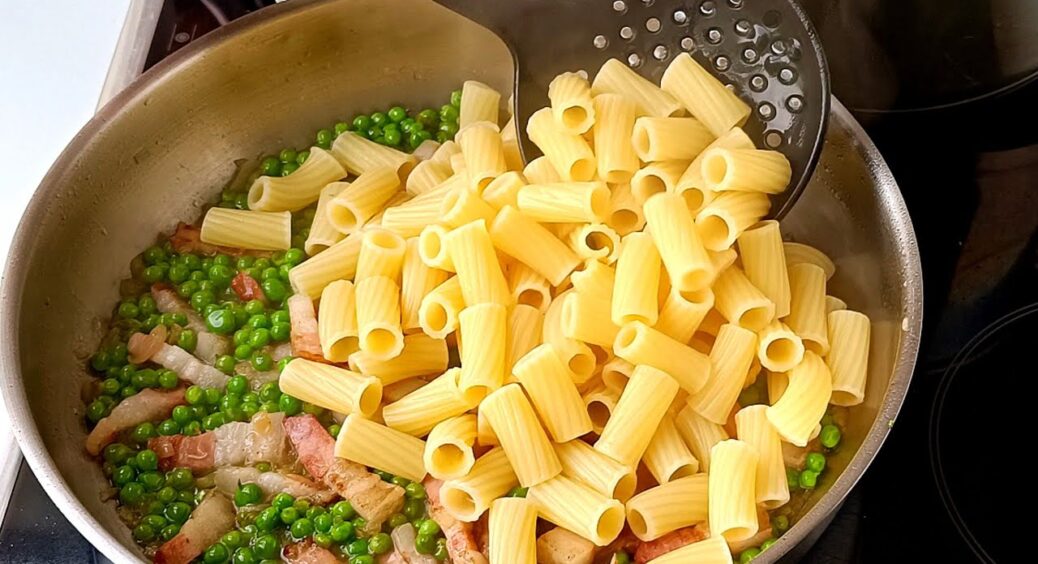 Двох шеф-кухарів запитали, чи потрібно промивати водою варені макарони – обидва дали однакову відповідь 