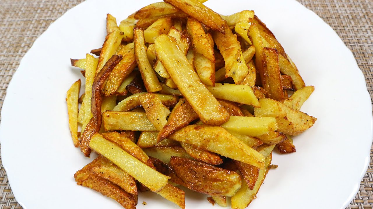 Кулінари розповіли, для чого потрібно замочувати картоплю перед смаженням. Фото: YouTube Готуємо страви з Шефкухарем