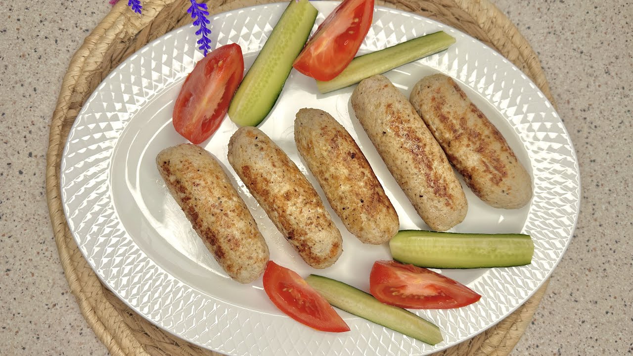 Кулінари розповіли, навіщо потрібно обов'язково протикати домашні ковбаски. Фото: YouTube Готуємо з Лесею Піжик - Cooking with Lesia Pizhyk