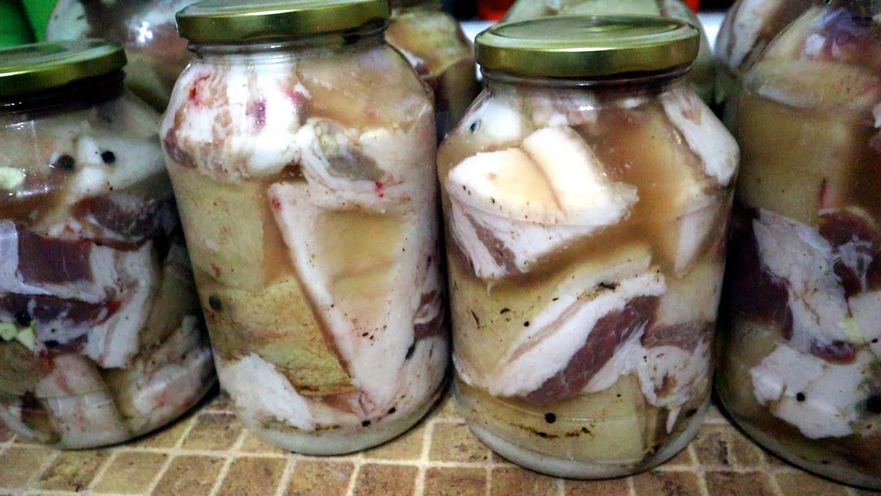 Кулінари розповіли, як приготувати ніжне сало в банках за добу. Фото: YouTube Рецепт