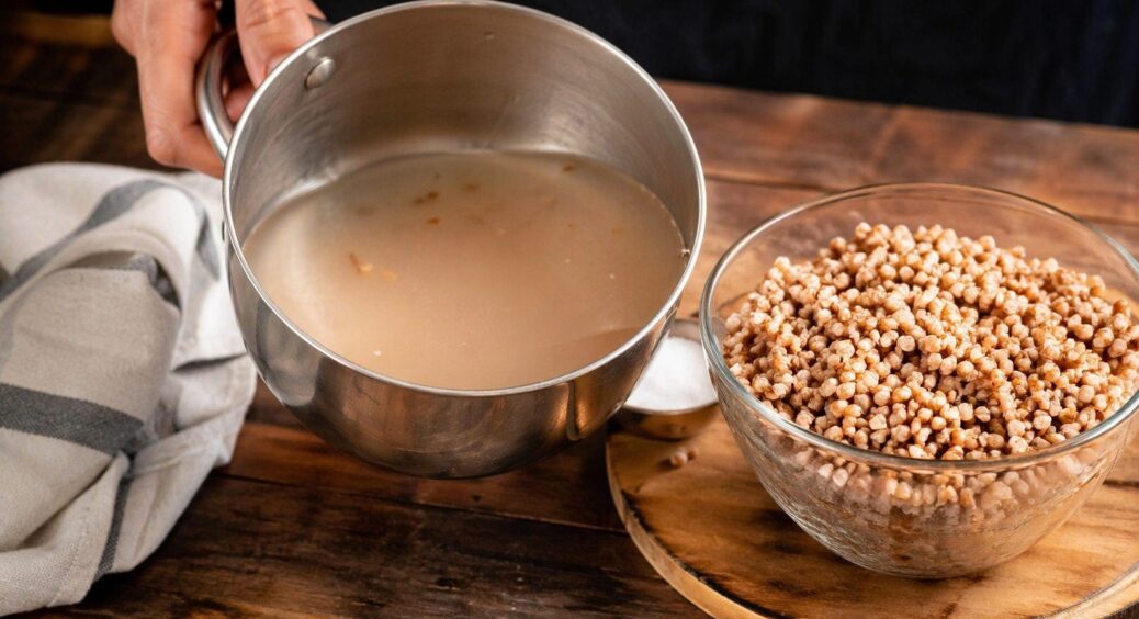 Чому кмітливі господині бережуть воду після варіння гречки як зіницю ока – 3 способи застосування відвару 