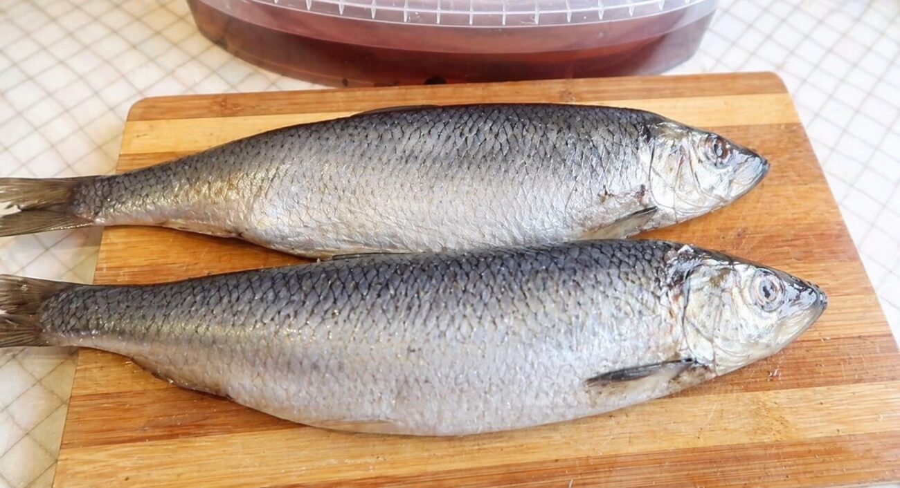 Господині розповіли, як точно визначити оселедець з ікрою. Фото: Добрі новини