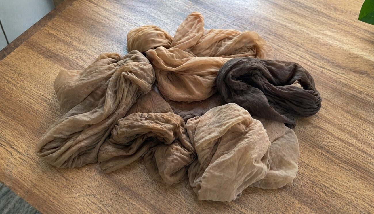 Господині розповіли, як із користю використовувати старі колготи в побуті. Фото: Добрі новини