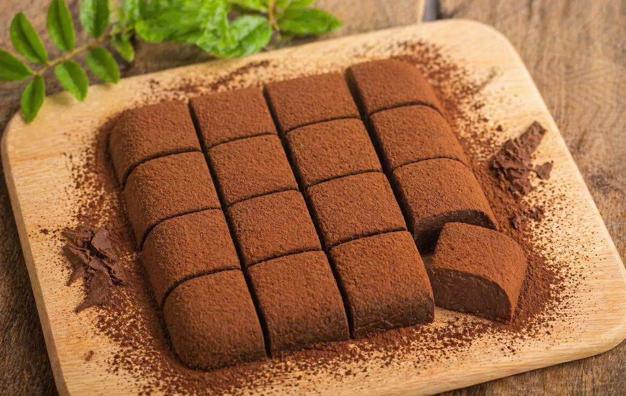 Кулінари розповіли, як приготувати шоколадний десерт зі згущеного молока. Фото: Добрі новини