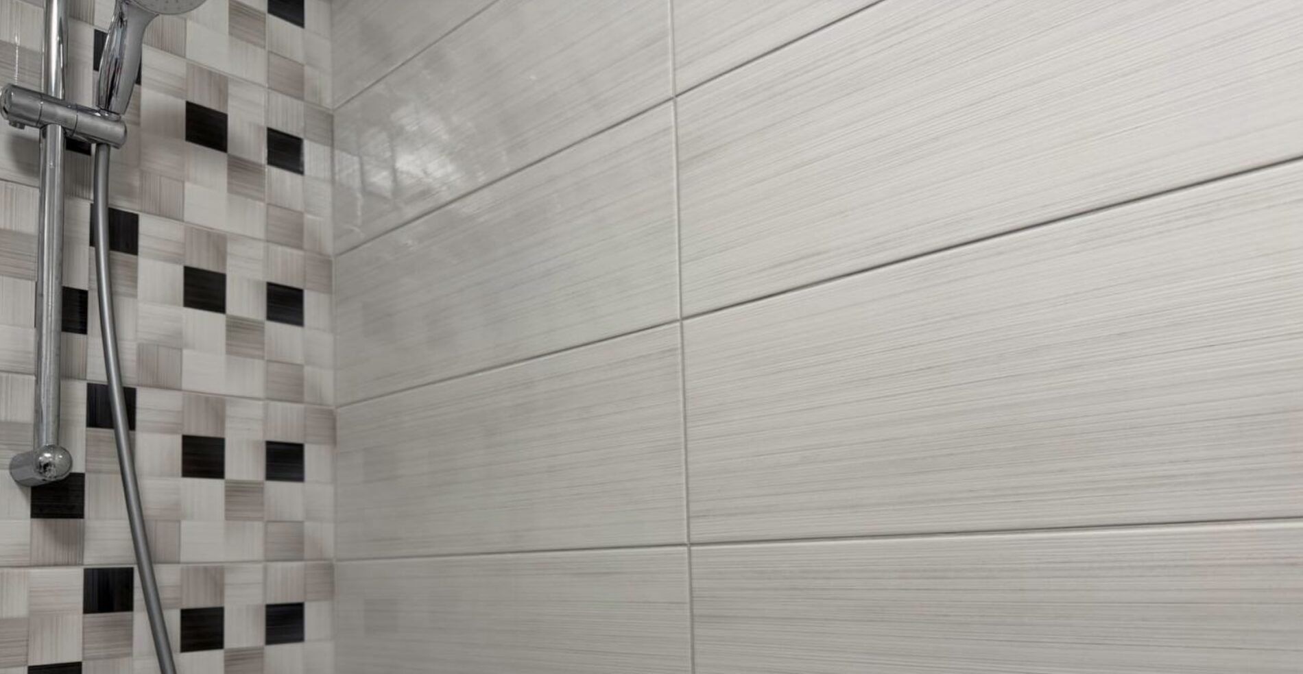 Господині розповіли, чим почистити шви між плиткою до білосніжності. Фото: Добрі новини