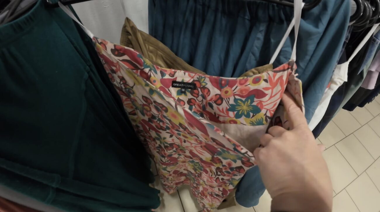 Господині розповіли, як знайти якісні речі у секонд-хенді. Фото: YouTube Second Fashion UA