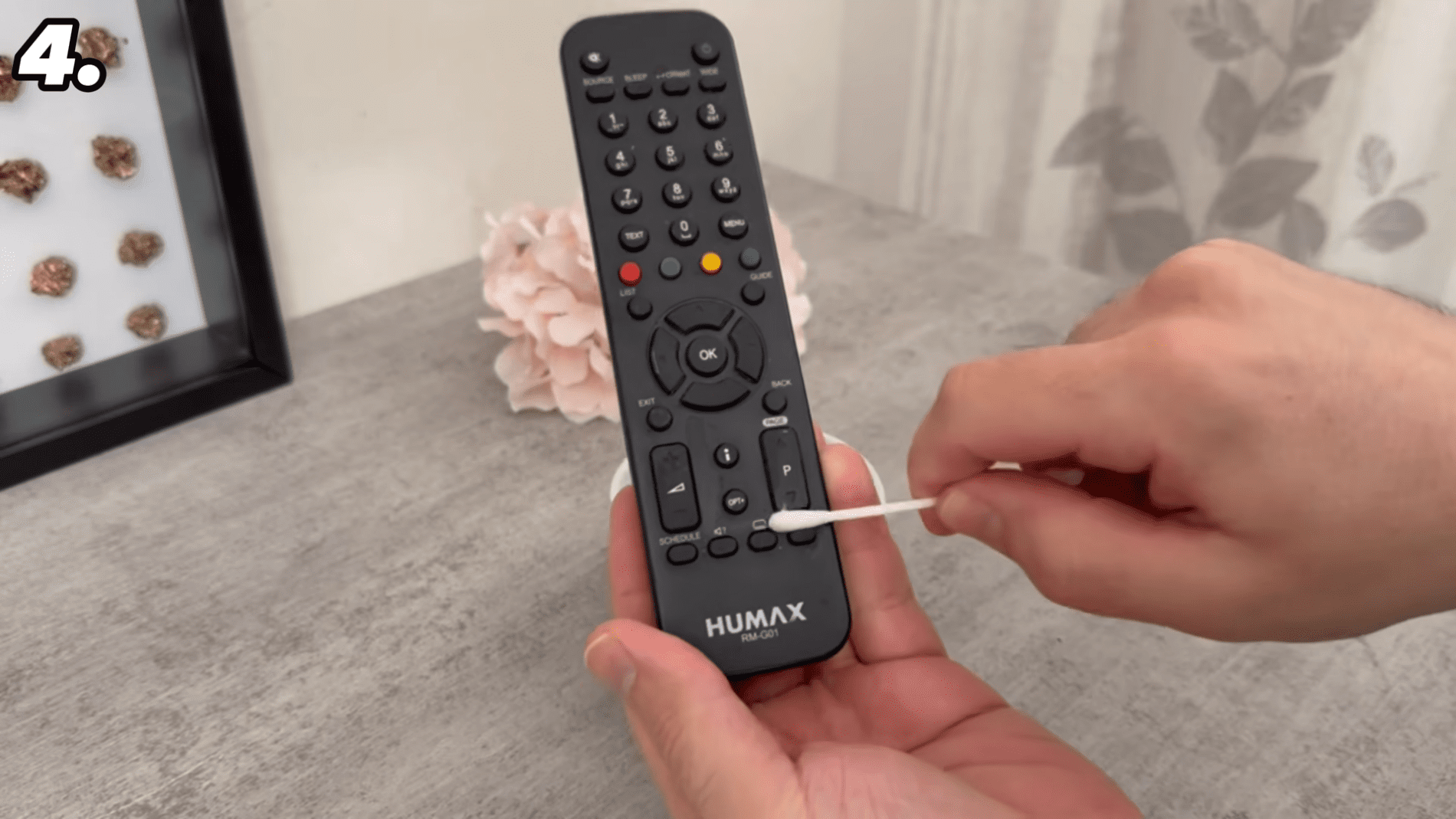 Господині розповіли про зони в квартирі, які часто забувають прибирати. Фото: YouTube/Smart Fox