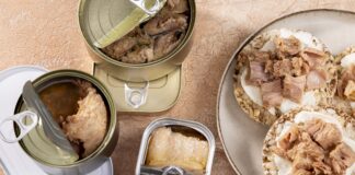 Експерти розповіли, що корисніше: консервований тунець чи сардини. Фото: Freepik