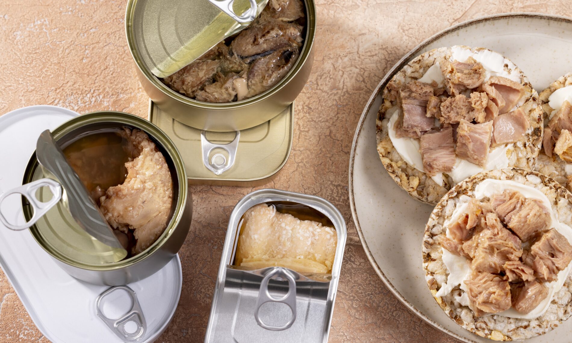 Експерти розповіли, що корисніше: консервований тунець чи сардини. Фото: Freepik