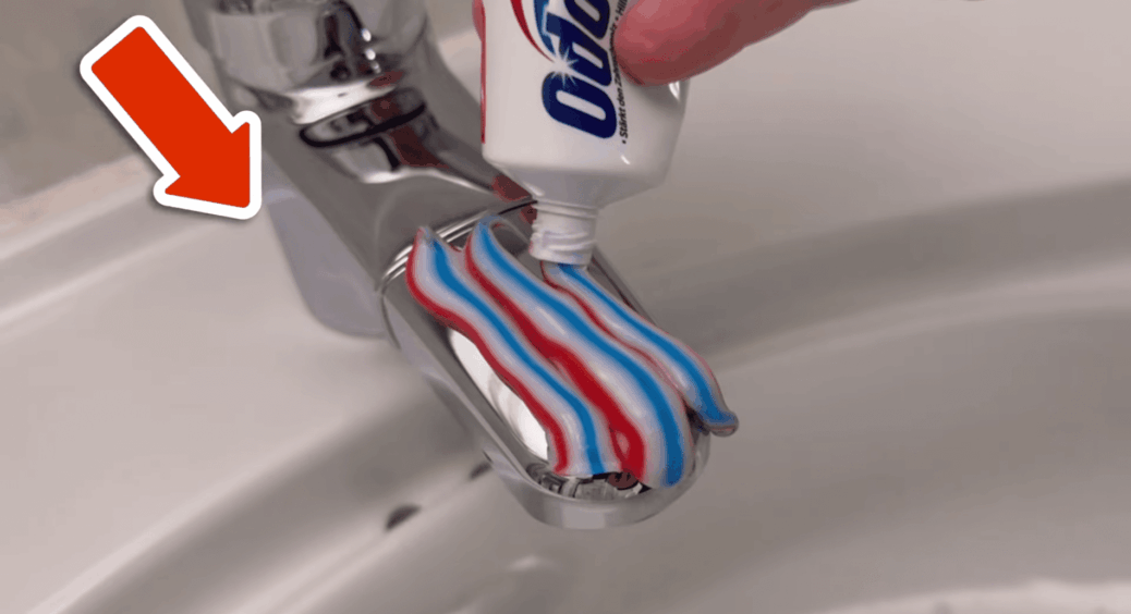 Кола (яку вже не хочеться пити) + зубна паста – і раковина блищить так, що видно відображення: пробуйте 