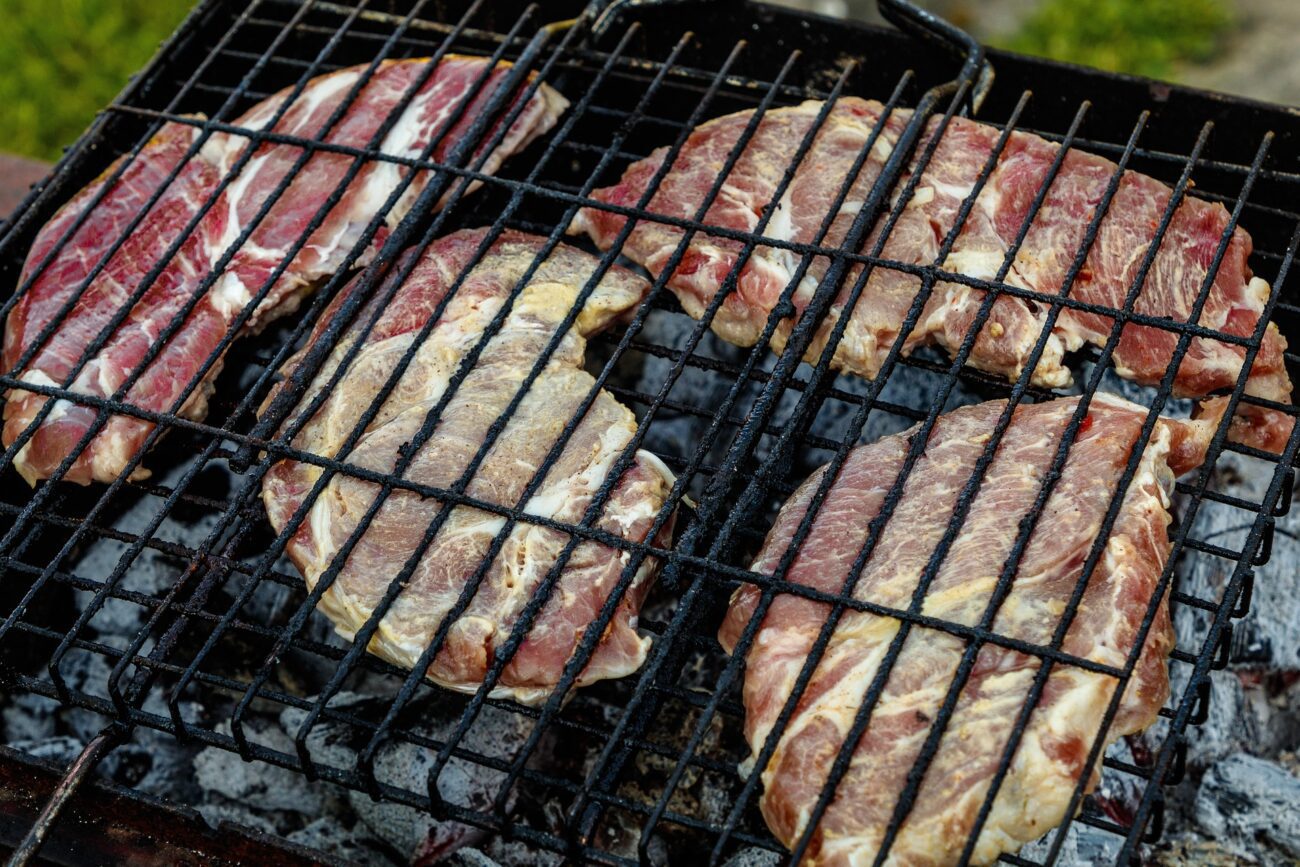 Господині порадили спосіб очистити решітку гриль від бруду та жиру. Фото: Pixabay