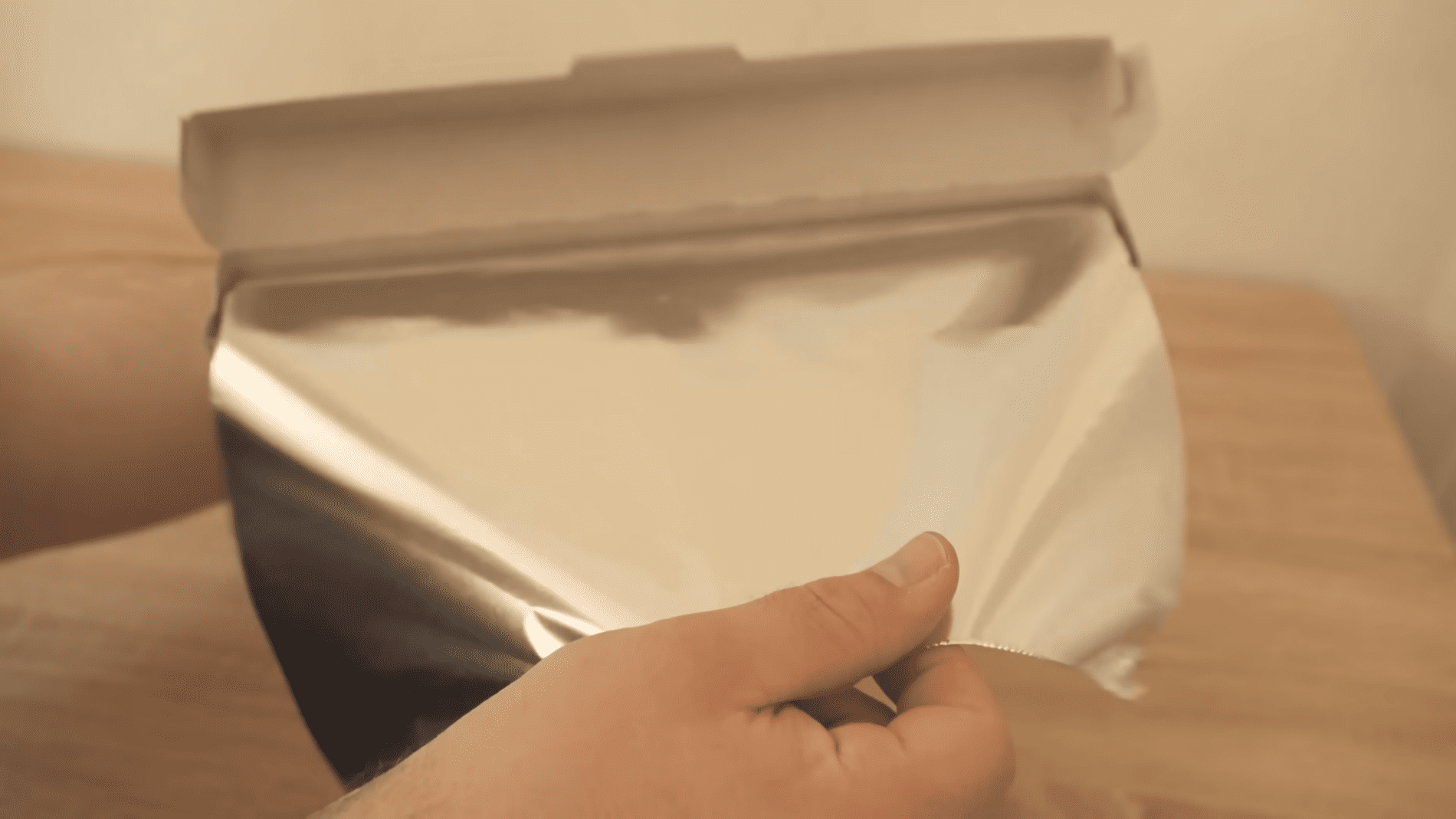 Експерти розповіли про цікавий трюк з фольгою для господинь. Фото: YouTube