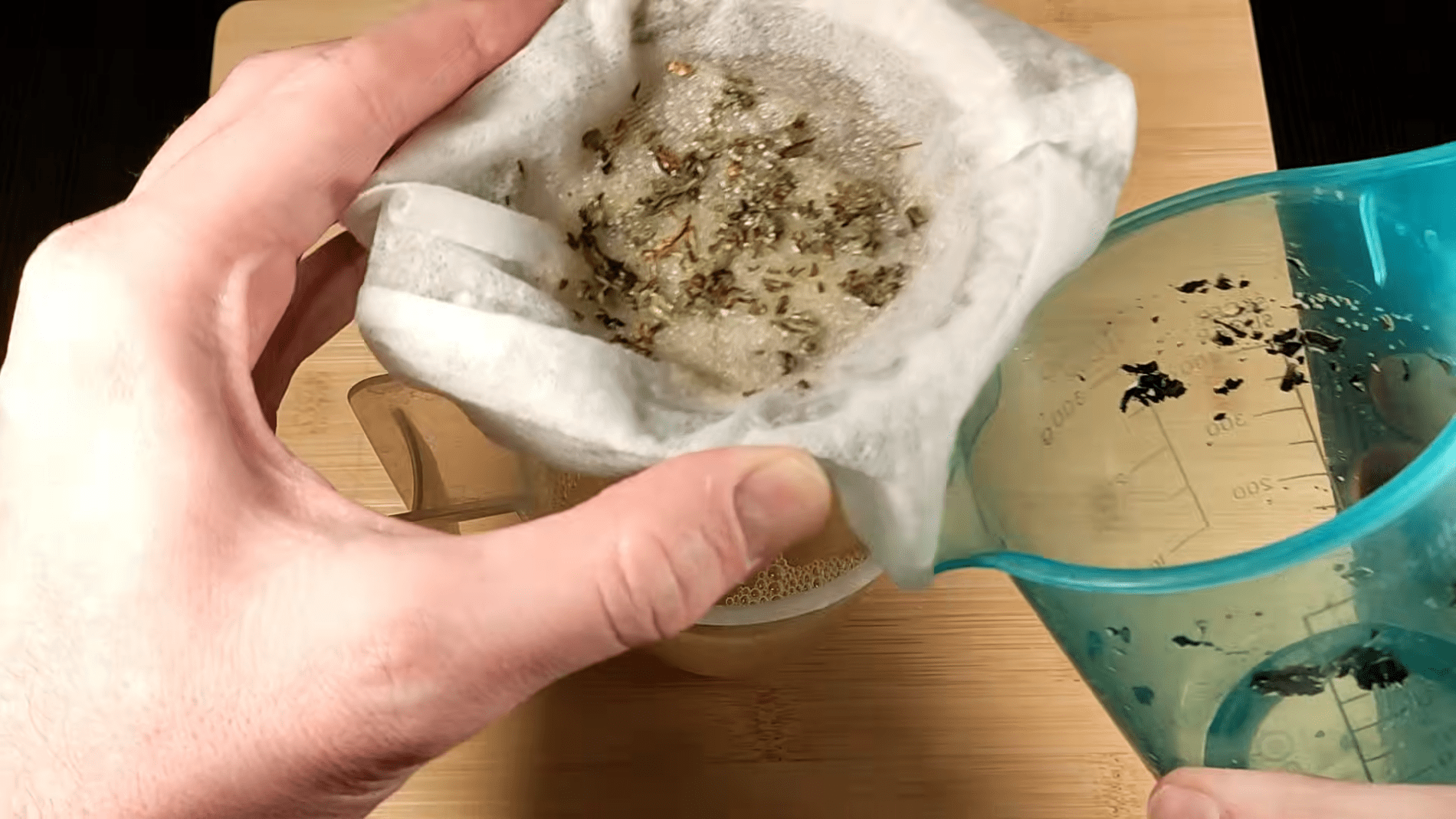 Експерти розповіли, як легко позбутися тарганів в квартирі. Фото: YouTube/ ПРИРОДНЕ ЗДОРОВ'Я