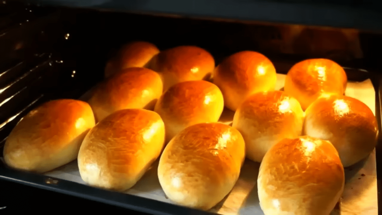 Кухарі назвали найкращий рецепт печених пиріжків. Фото: YouTube/СМАК ХАТИ