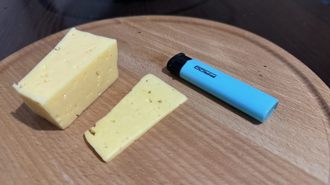 Експерти розповіли, як перевірити сир на наявність пальмової олії у складі. Фото: Добрі новини 