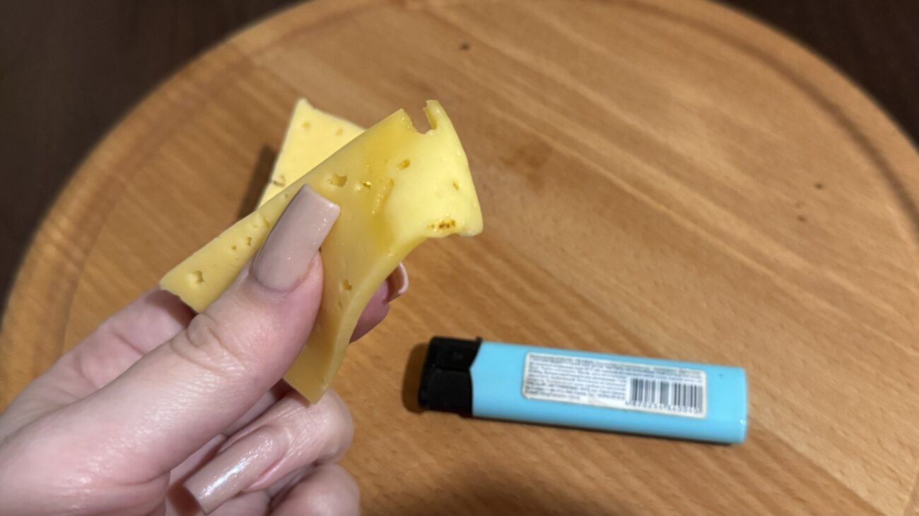 Експерти розповіли, як перевірити сир на наявність пальмової олії у складі. Фото: Добрі новини 