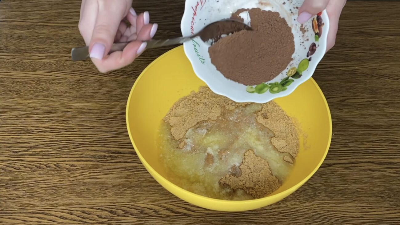 Господині розповіли, як приготувати смачну страву із черствих пасок. Фото: YouTube AnlikaMk_food 