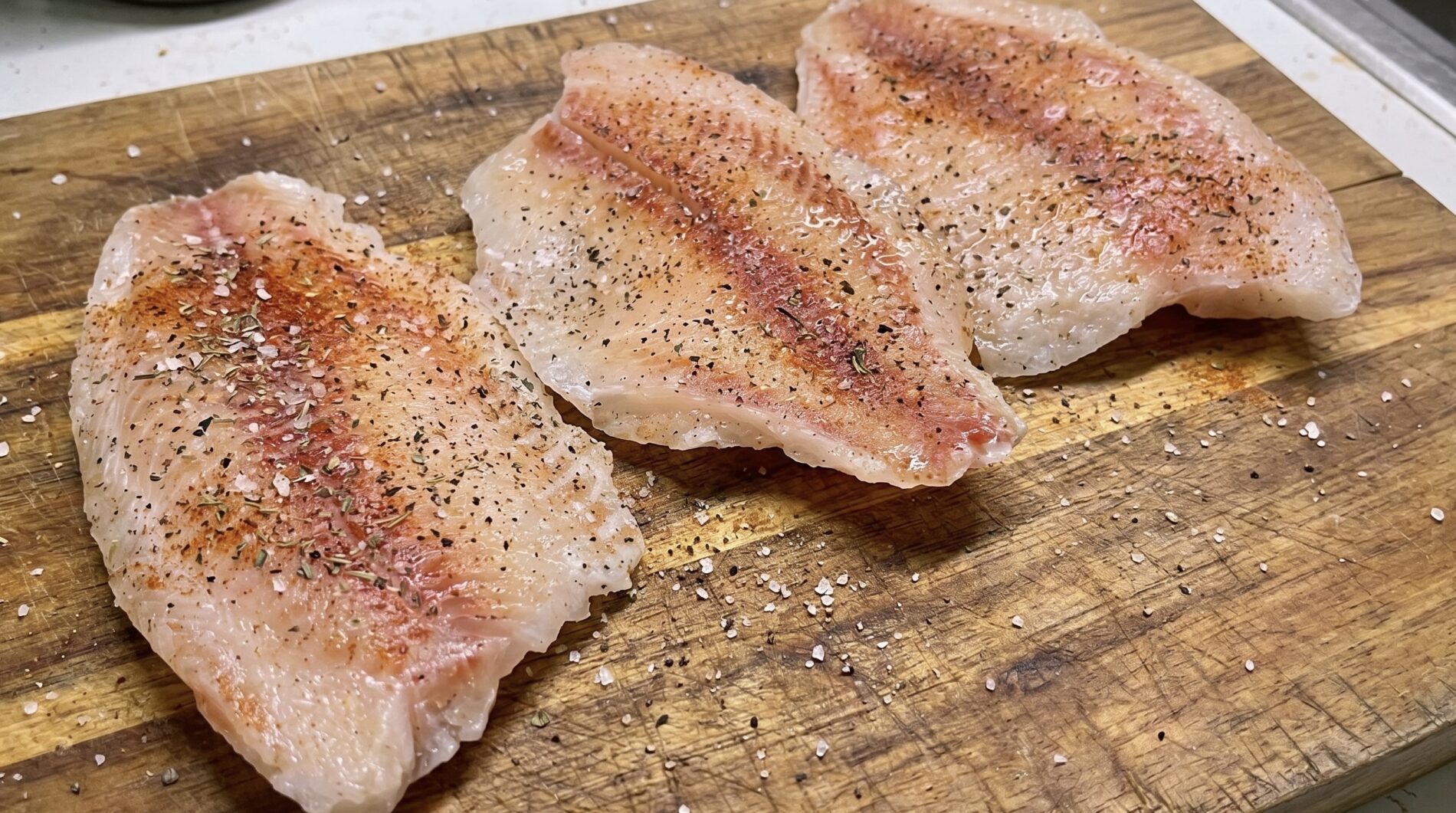 Нутриціологи назвали рибу, яку краще не вживати у їжу. Фото: Добрі новини 