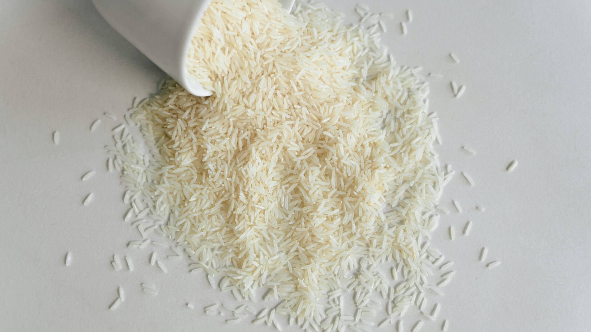 Кулінари розповіли, як правильно варити рис, щоб він не злипався. Фото: pexels.com 