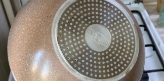 Як очистити сковорідку від нагару простим засобом. Фото: Добрі Новини