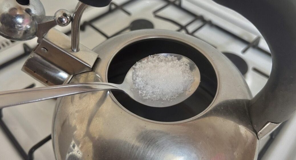 Насипаю це “сипуче золото” у чайник і не жалію: за мною повторили усі сусідки з 1 по 9 поверх 