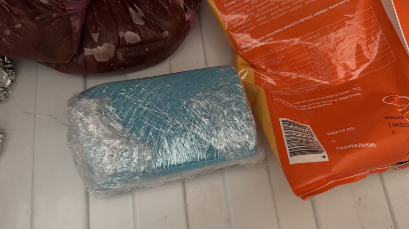 Господині розповіли, навіщо губки для посуду класти у морозильник. Фото: Добрі новини 