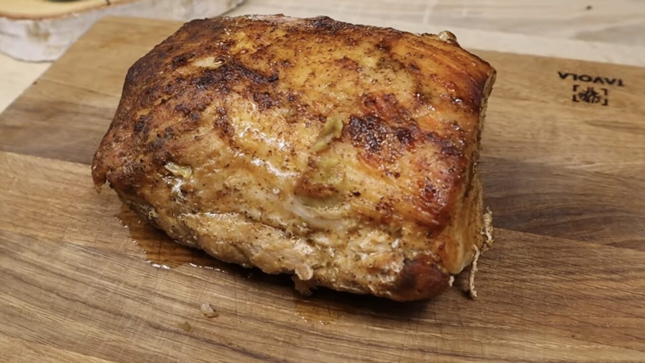 Господині поділилися рецептом соковитої буженини в рукаві. Фото: YouTube Maxi Food 