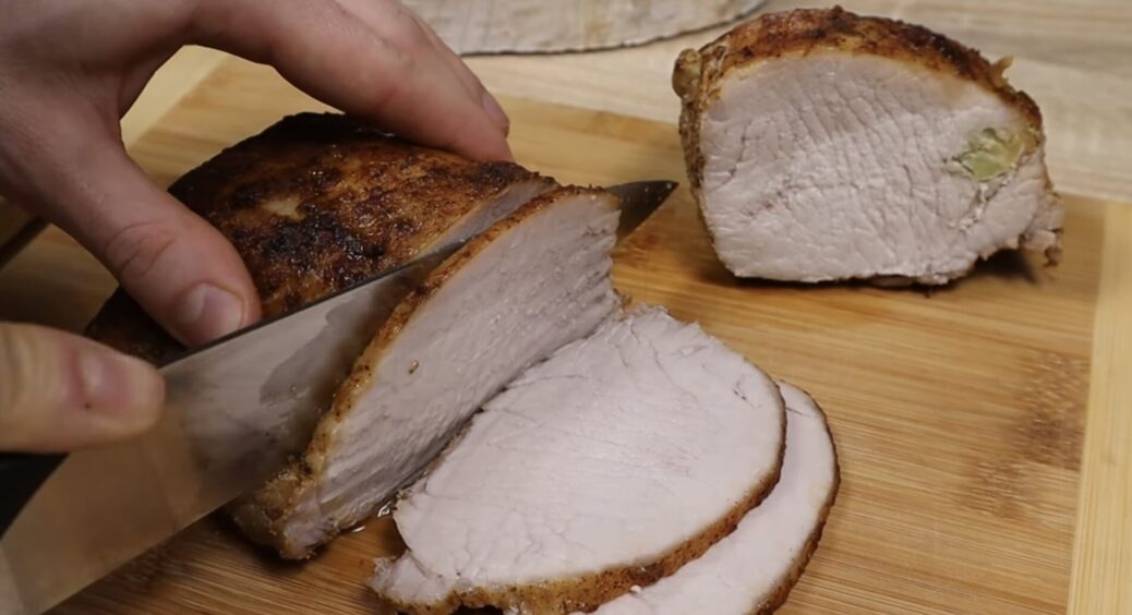 Запікаю м’ясо в рукаві краще за пана Клопотенка: через 1 годину дістаю соковиту буженину, яка тане на язику 