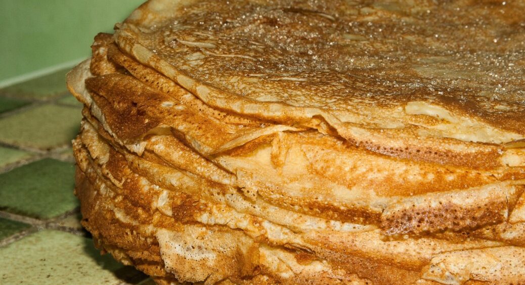 Забула про молоко, і вам раджу: існує лише 1 інгредієнт, з яким млинці стають мереживними й не рвуться 