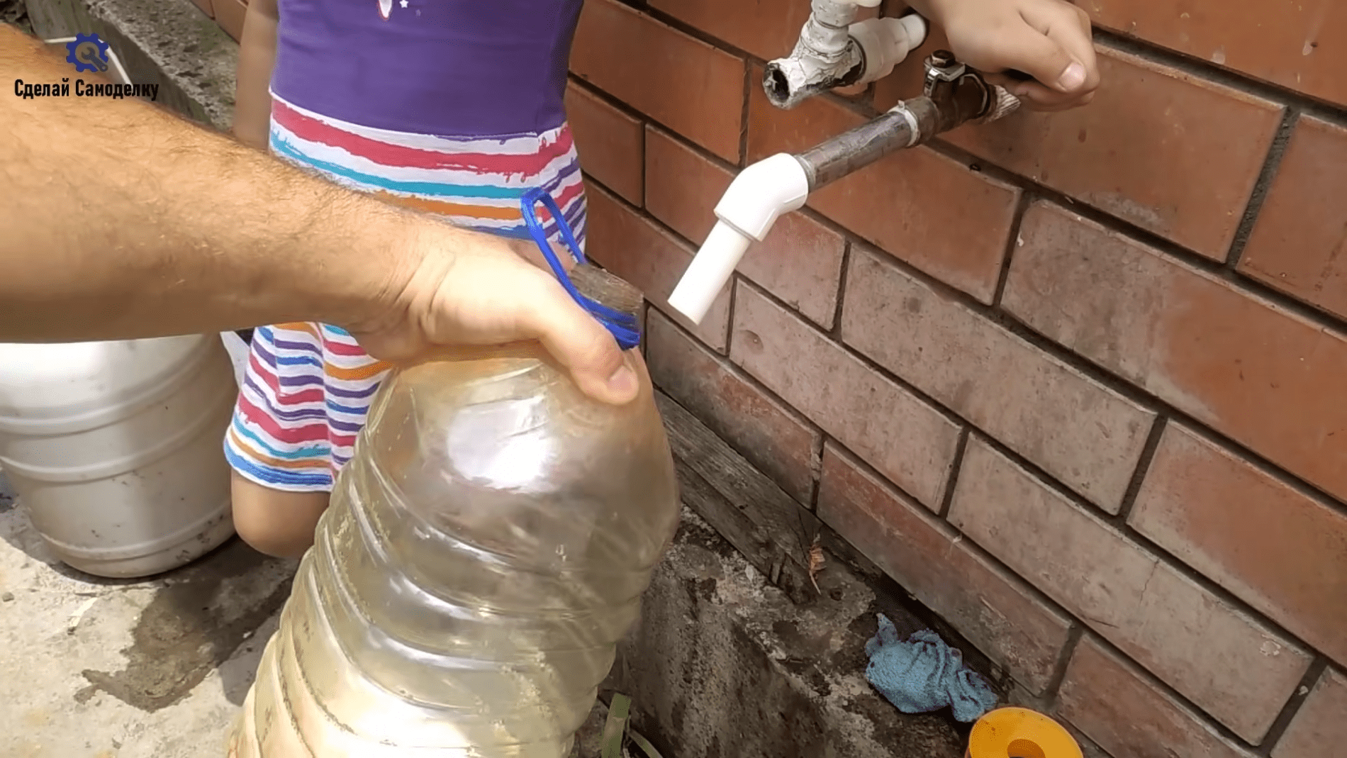 Експерти назвали ефективний спосіб позбутися неприємного запаху з туалетую Фото: YouTube