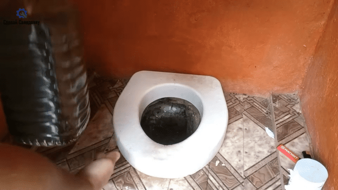 Експерти назвали ефективний спосіб позбутися неприємного запаху з туалетую Фото: YouTube