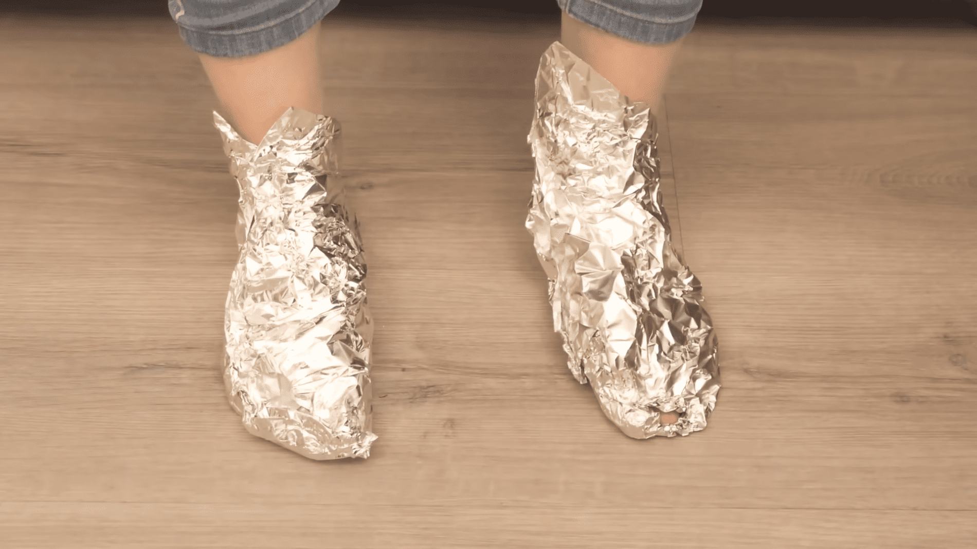 Експерти розповіли про незвичний лайфхак із алюмінієвою фольгою. Фото: YouTube/Smart Fox