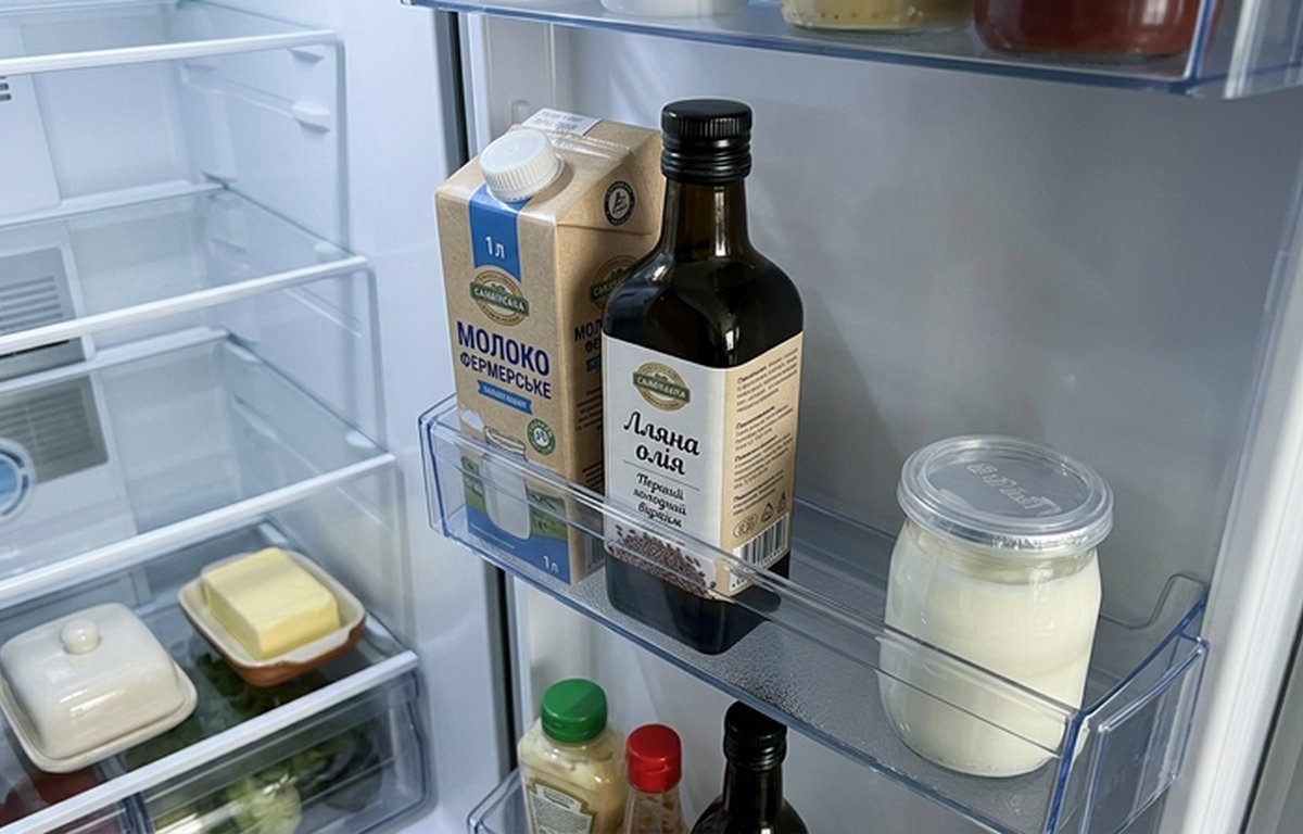 Зберігати лляну олію після відкривання потрібно у темному та прохолодному місці