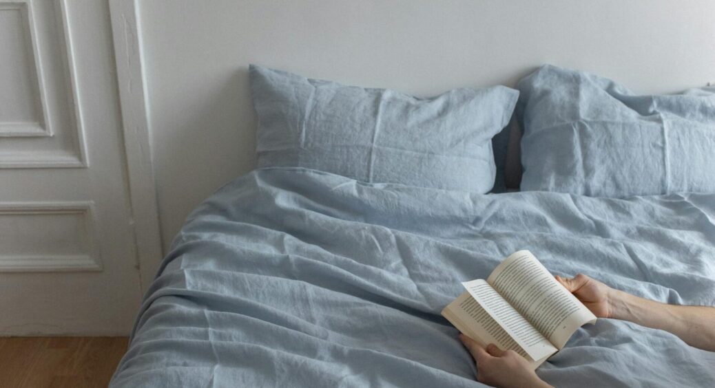 Постільна білизна завжди чиста та добре пахне: додала у пральну машину НЕ кондиціонер і була здивована 