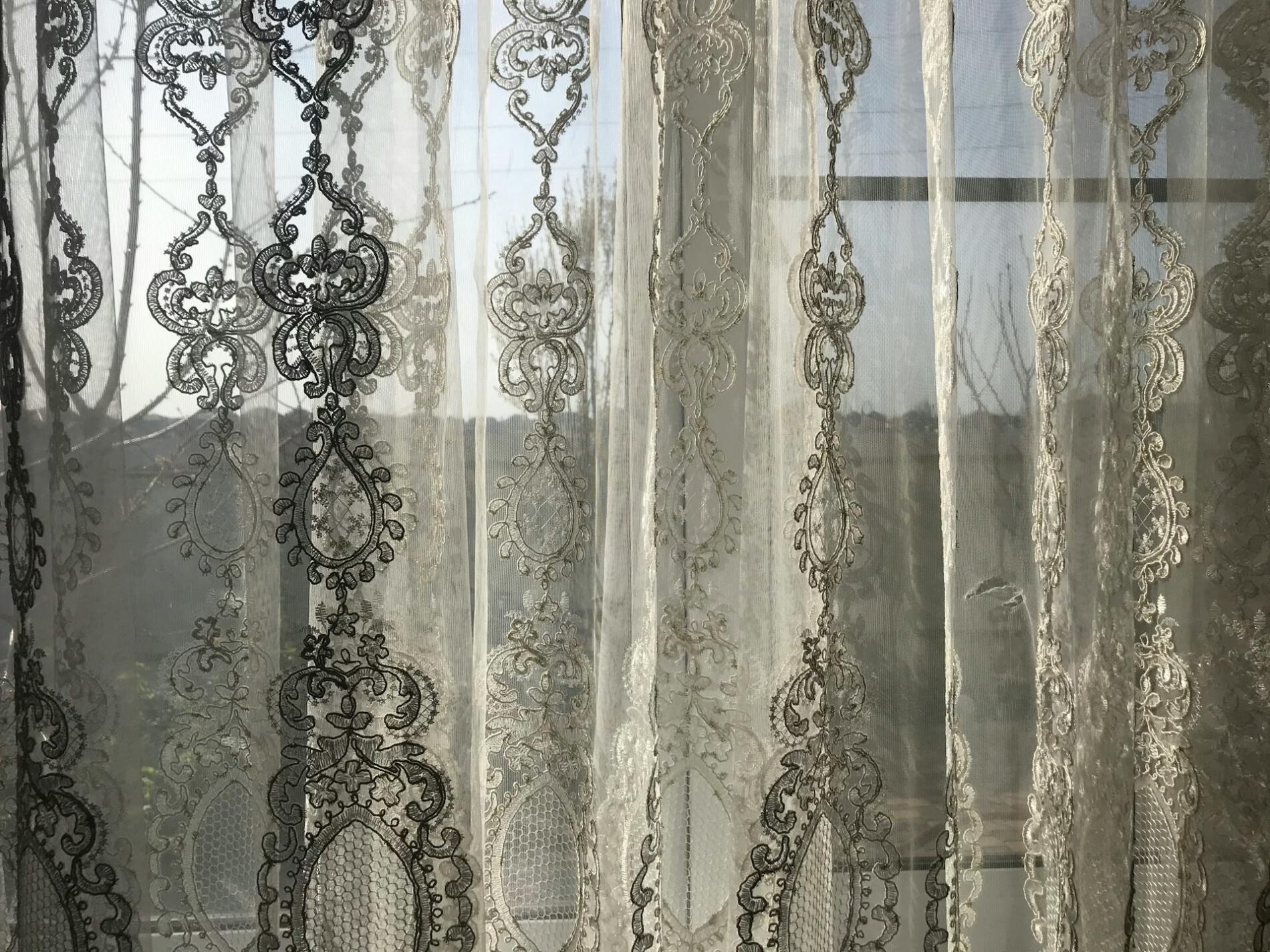 Як прати штори, аби вони краще очистились. Фото: Pexels