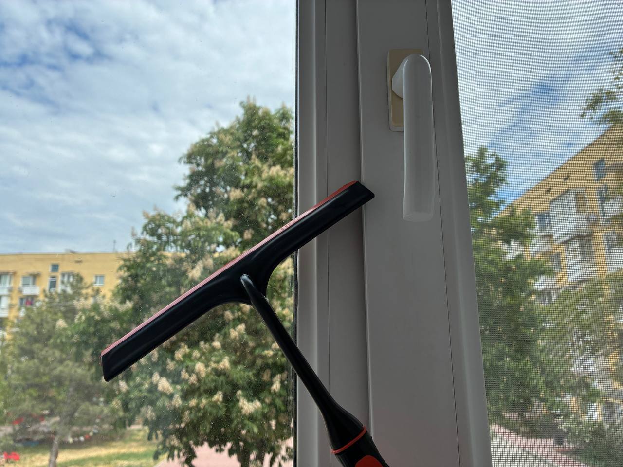 Як мити вікна без розводів. Фото: Добрі Новини