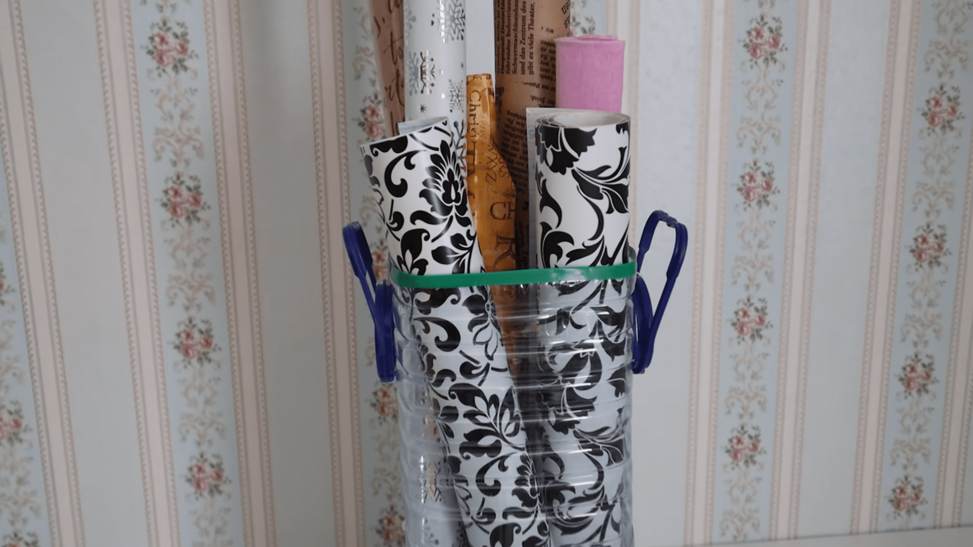 Експерти розповіли, як використати повторно пластикові пляшки. Фото: YouTube